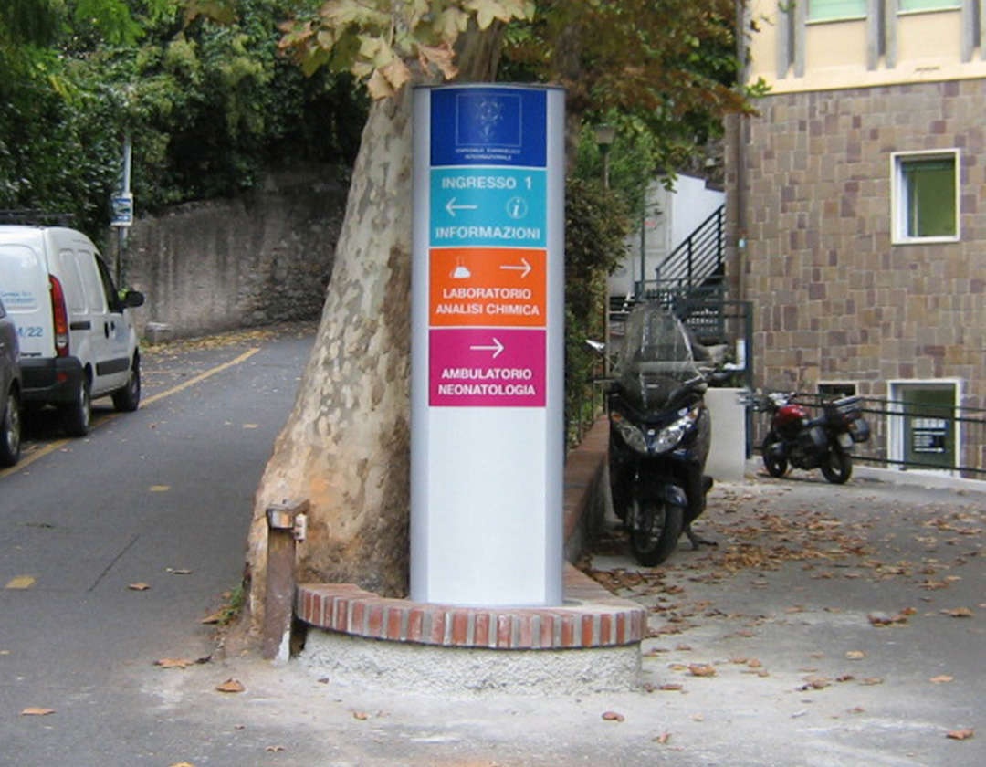 insegne-Segnaletica-Stradale-e-totem-publigenova-02